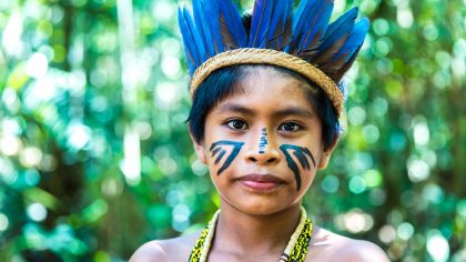 Retrato de niño brasileño nativo